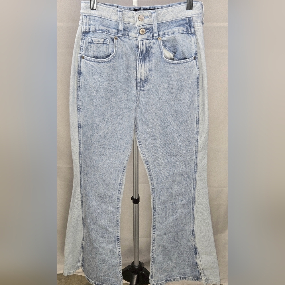 Social Tourist‎ Ultra High Rise Flare Leg Light Wash Jeans, Size 26s